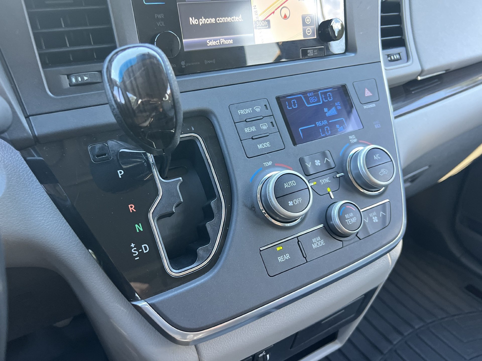Used 2016 Toyota Sienna XLE w/ XLE Navigation Package FWD image 7