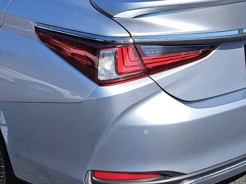 Used 2022 Lexus ES 300h w/ Premium Package FWD image 36