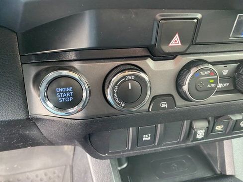 Used 2022 Toyota Tacoma TRD Sport image 23