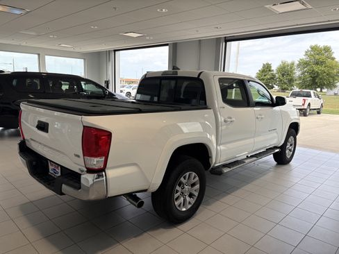Used 2017 Toyota Tacoma SR5 image 6