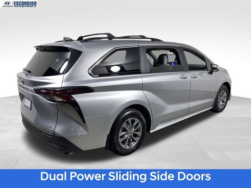 Used 2025 Toyota Sienna LE w/ LE Plus Package FWD image 5