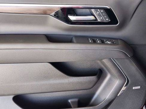 New 2026 Chevrolet Suburban Premier image 17