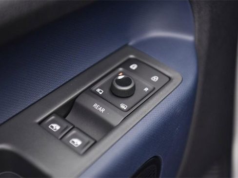 New 2025 Volkswagen ID. Buzz Pro S image 9