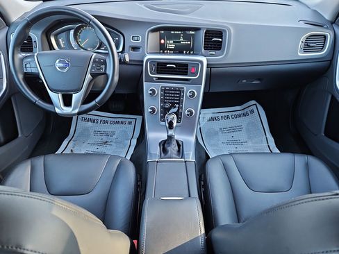 Used 2017 Volvo S60 T5 Inscription image 23