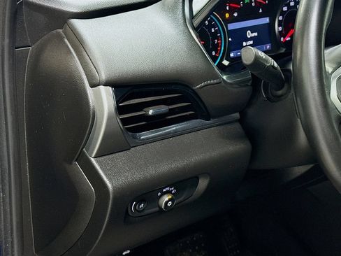 Used 2023 Chevrolet Traverse LT FWD image 11