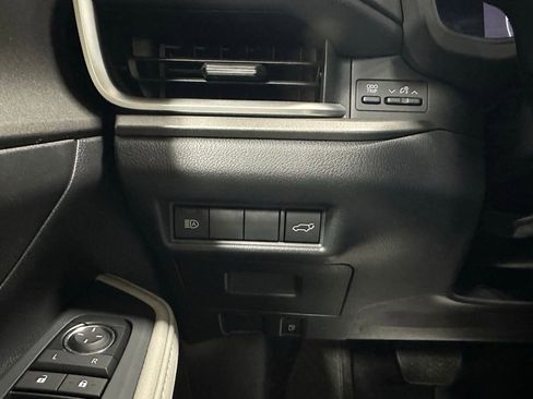 Used 2025 Toyota Grand Highlander AWD image 17