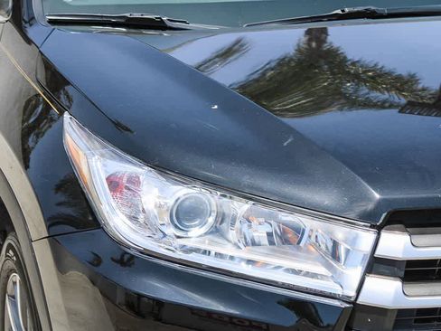 Used 2017 Toyota Highlander XLE AWD/4WD image 4