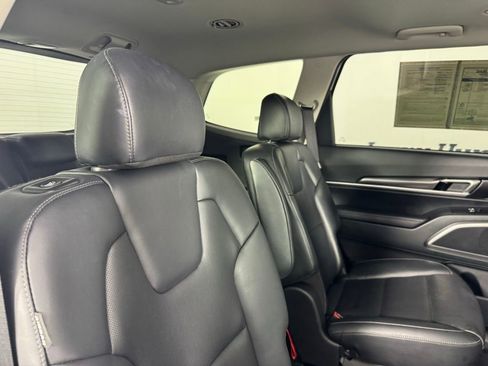 Used 2025 Kia Telluride S image 29