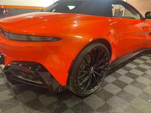 Used 2023 Aston Martin V8 Vantage ROADSTER image 10