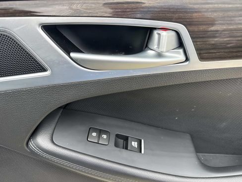 Used 2018 Genesis G80 3.8 RWD image 16