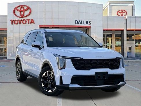 Used 2024 Kia Sorento S image 1