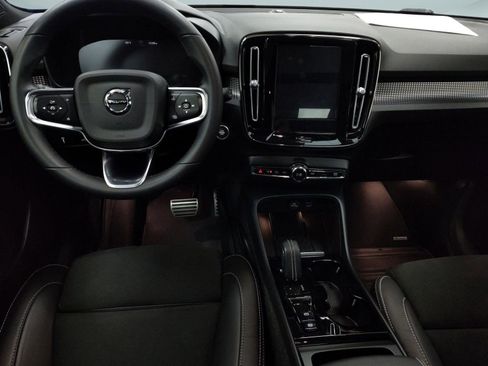 Used 2022 Volvo XC40 T5 R-Design image 25