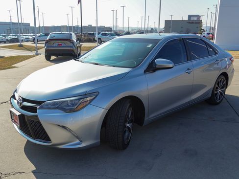 Certified 2017 Toyota Camry XSE image 4
