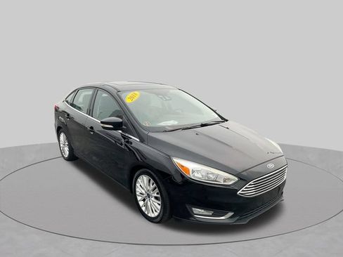 Used 2018 Ford Focus Titanium w/ Titanium Technology Package FWD image 5