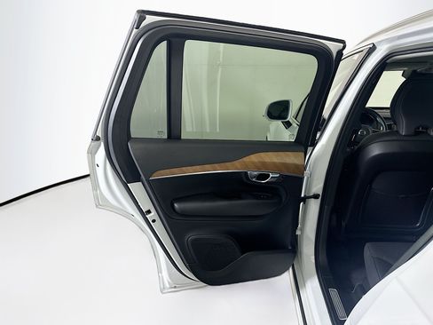 Used 2023 Volvo XC90 B6 Plus AWD/4WD image 28