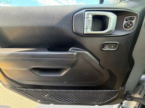 Used 2022 Jeep Gladiator Willys image 26