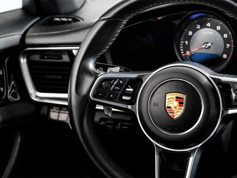 Used 2019 Porsche Panamera image 16