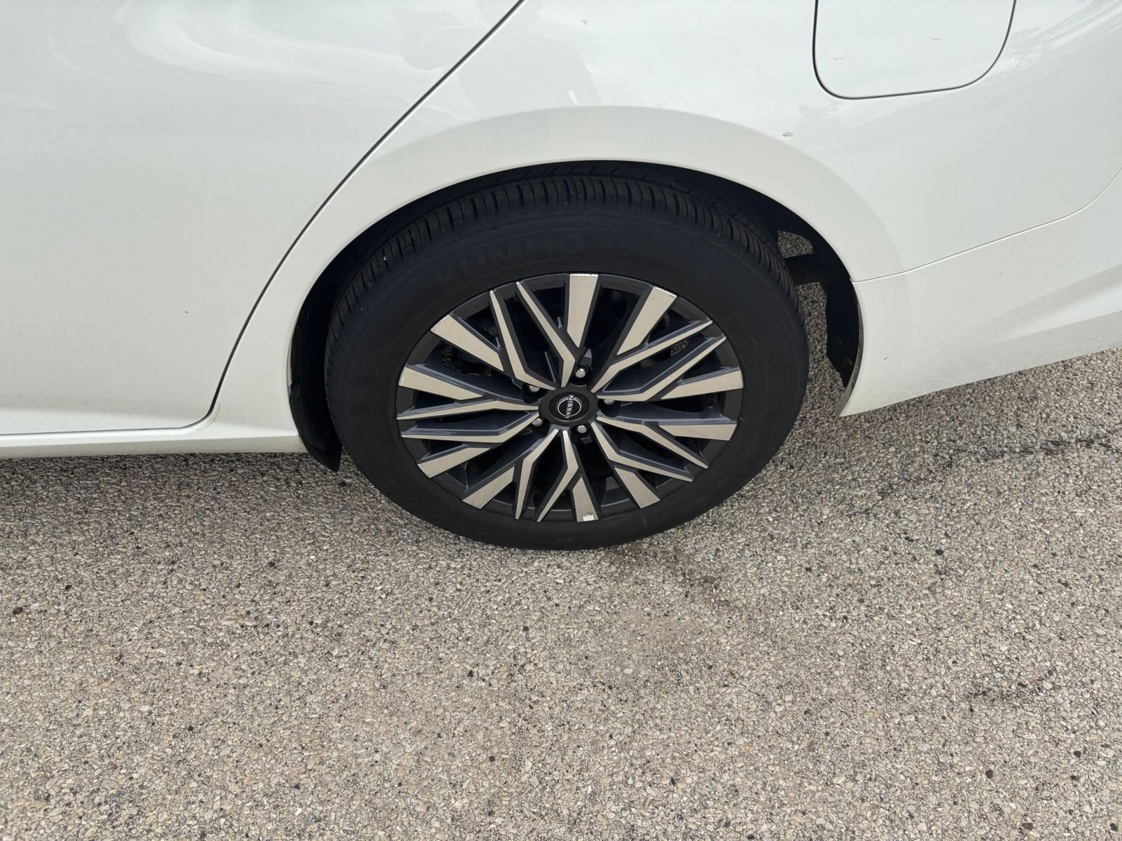 Used 2025 Nissan Altima 2.5 SV FWD image 28