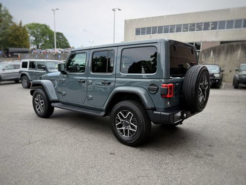 Used 2026 Jeep Wrangler Unlimited Sahara AWD/4WD image 12