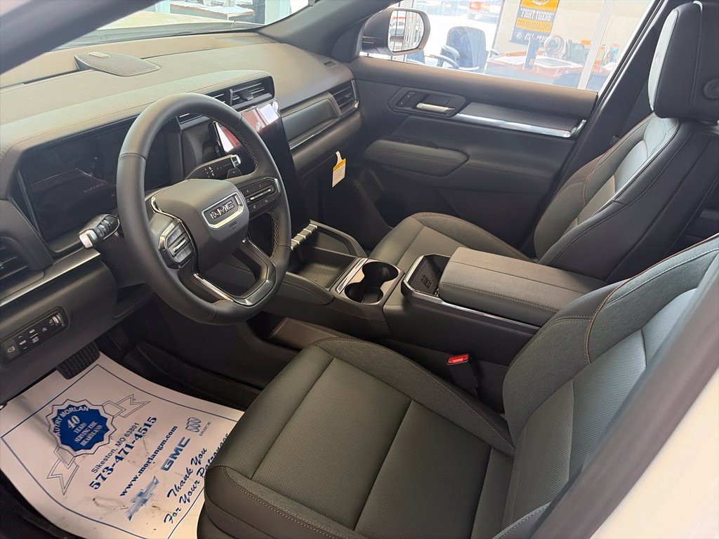 New 2027 GMC Terrain AT4 w/ LPO, Black Badging Package AWD/4WD image 13