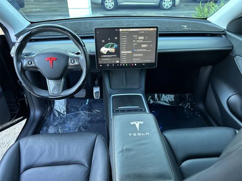 Used 2021 Tesla Model Y Long Range image 10