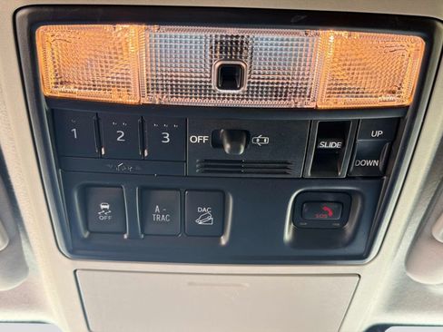 Used 2024 Toyota 4Runner Limited AWD/4WD image 33