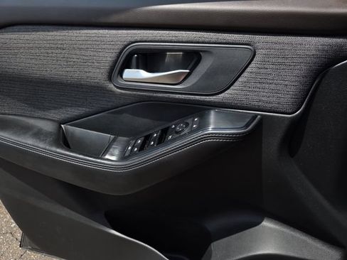 Used 2021 Nissan Rogue SV FWD image 15