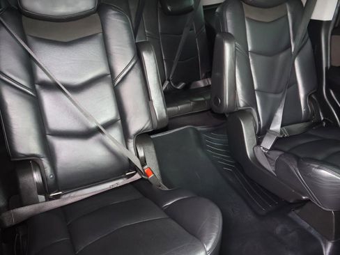 Used 2018 Cadillac Escalade Luxury image 24