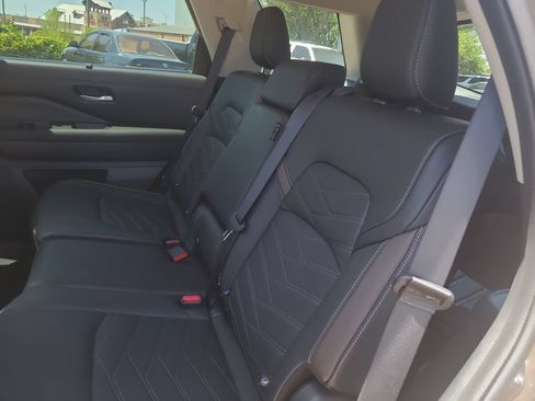 Certified 2024 Nissan Pathfinder Platinum w/ Cargo Package FWD image 11
