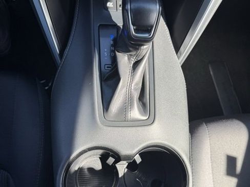 Certified 2022 Toyota Venza LE image 24