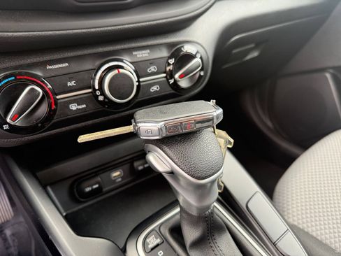 Used 2025 Kia Soul LX w/ LX Technology Package FWD image 17