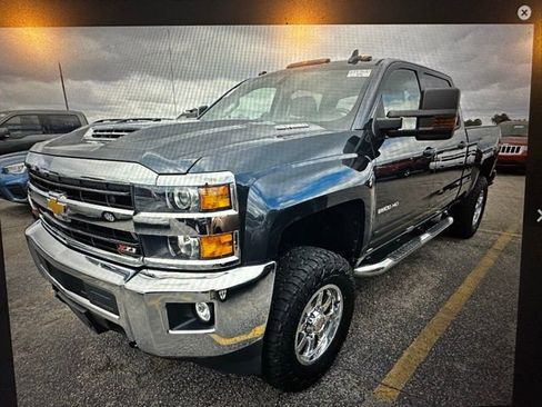 Used 2019 Chevrolet Silverado 2500 LT w/ LT Convenience Package image 1