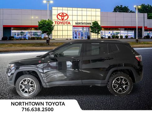 Used 2024 Jeep Compass Trailhawk image 2