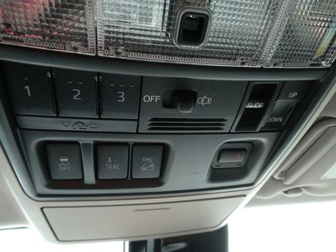 Used 2021 Toyota 4Runner SR5 Premium w/ Moonroof Package AWD/4WD image 29