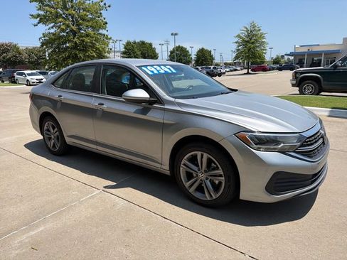 Used 2024 Volkswagen Jetta SE FWD image 7