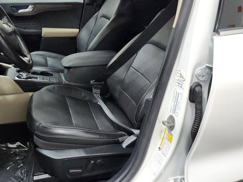 Used 2020 Ford Escape Titanium image 25