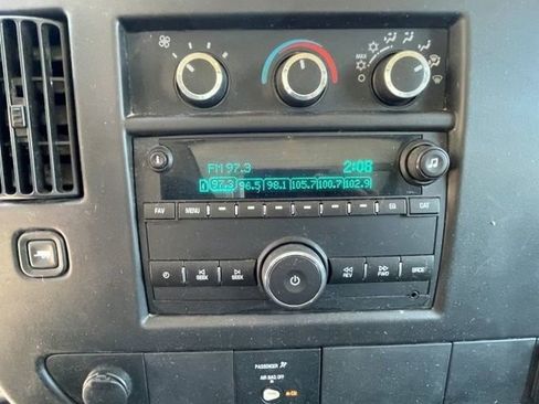 Used 2016 Chevrolet Express 3500 RWD image 12