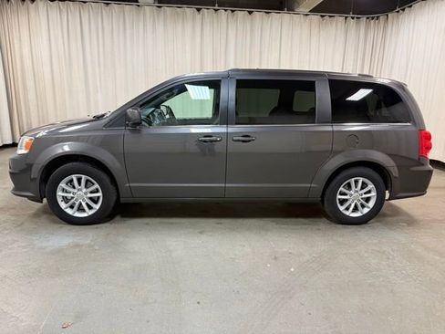 Used 2019 Dodge Grand Caravan SXT w/ Rear Park Assist Package FWD image 9