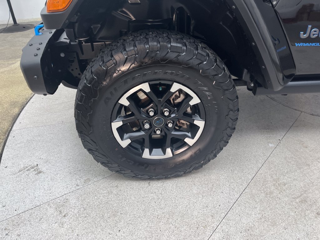Used 2024 Jeep Wrangler Unlimited Rubicon 4xe AWD/4WD image 9