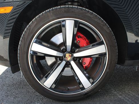 Certified 2024 Porsche Macan S image 29