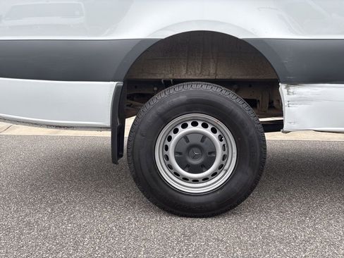 Used 2024 Mercedes-Benz Sprinter 2500 image 10