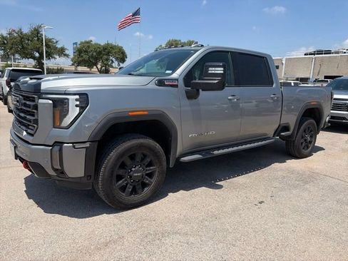 Used 2024 GMC Sierra 2500 AT4 w/ AT4 Preferred Package AWD/4WD image 2