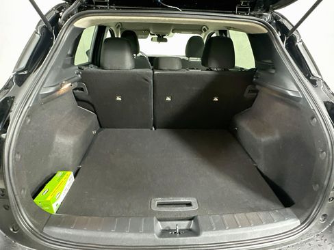 Used 2025 Nissan Kicks SV FWD image 27