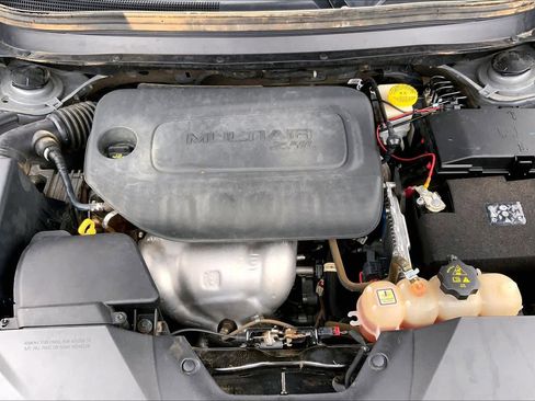 Used 2021 Jeep Cherokee Latitude Plus FWD image 32