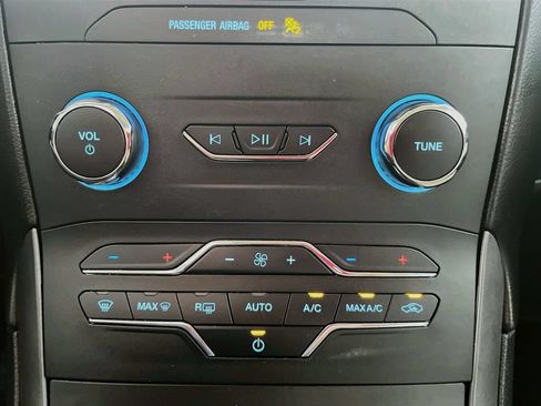 Used 2020 Ford Edge SE FWD image 16
