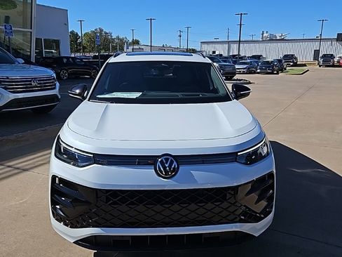 New 2026 Volkswagen Tiguan SE R-Line FWD image 2