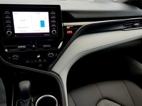 Used 2022 Toyota Camry LE w/ Carpet Mat Package (TMS) image 29