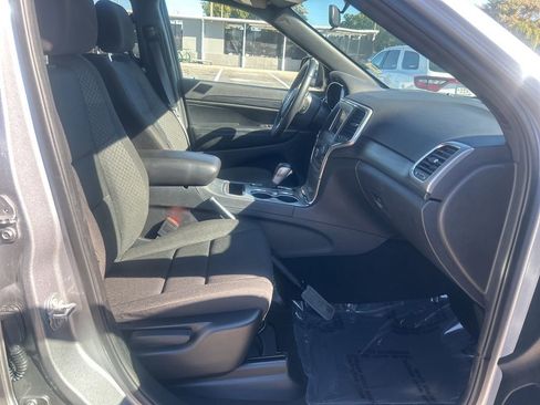 Used 2021 Jeep Grand Cherokee Laredo image 22