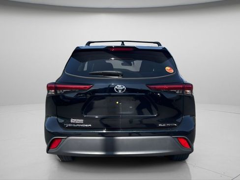 Used 2023 Toyota Highlander XLE AWD/4WD image 5