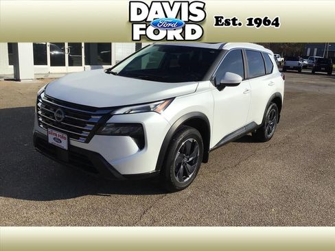 Used 2024 Nissan Rogue SV w/ SV Premium Package image 4